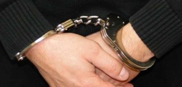 Dwóch poszukiwanych w rękach policjantów 