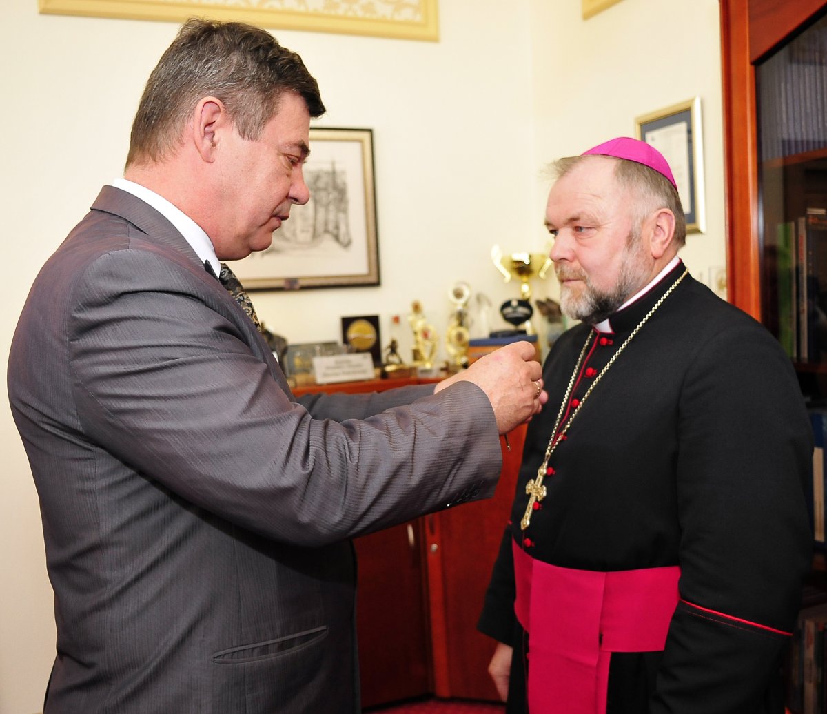 Biskup Irkucka uhonorowany Krzyżem Zesłańców Sybiru