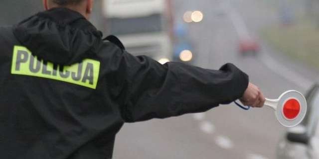 Rząd: Podwyżki dla policjantów, dopłaty dla rolników