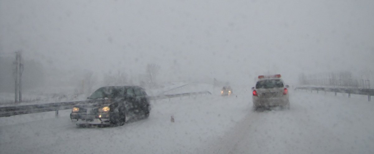 Karambol na autostradzie. 50 aut rozbitych