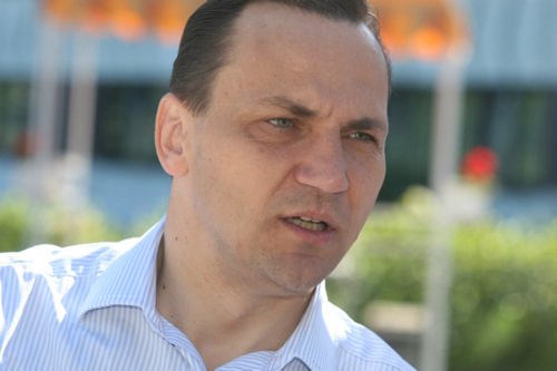 Radosław Sikorski nie straci posady ministra