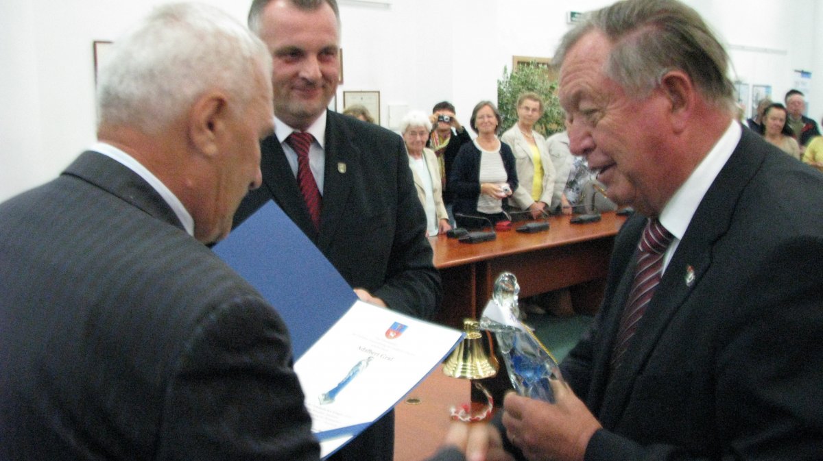 Statuetki na znak pojednania  