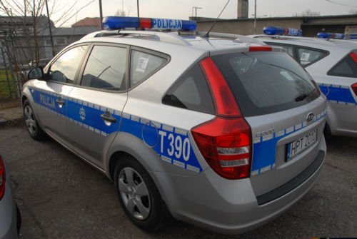 Terroryzował sąsiadów nożem i pałką, został obezwładniony i zatrzymany