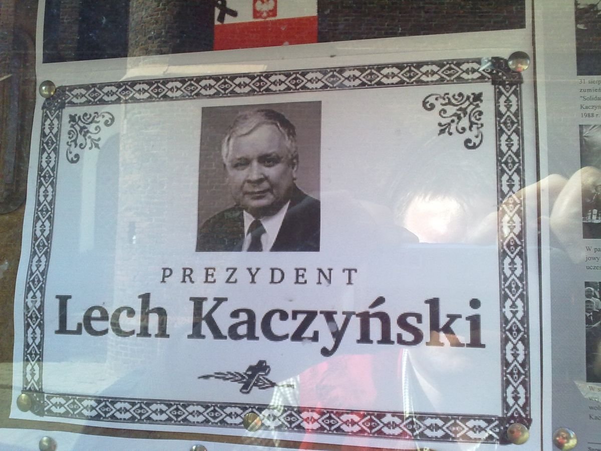 Biły dzwony, wyły syreny dla ofiar tragedii narodowej