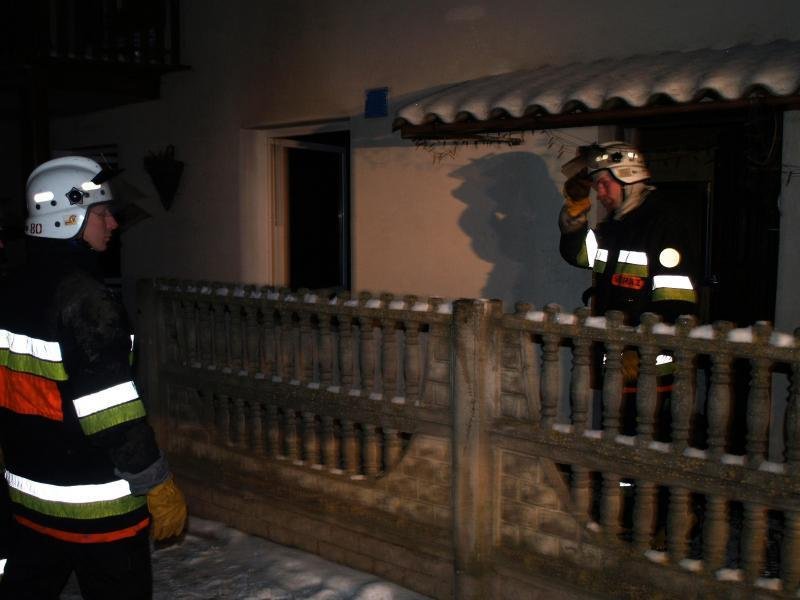 Sąsiedzi pomagają rodzinie, która straciła dach nad głową