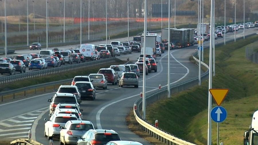 Utrudnienia na A4. Trwa montaż kamer