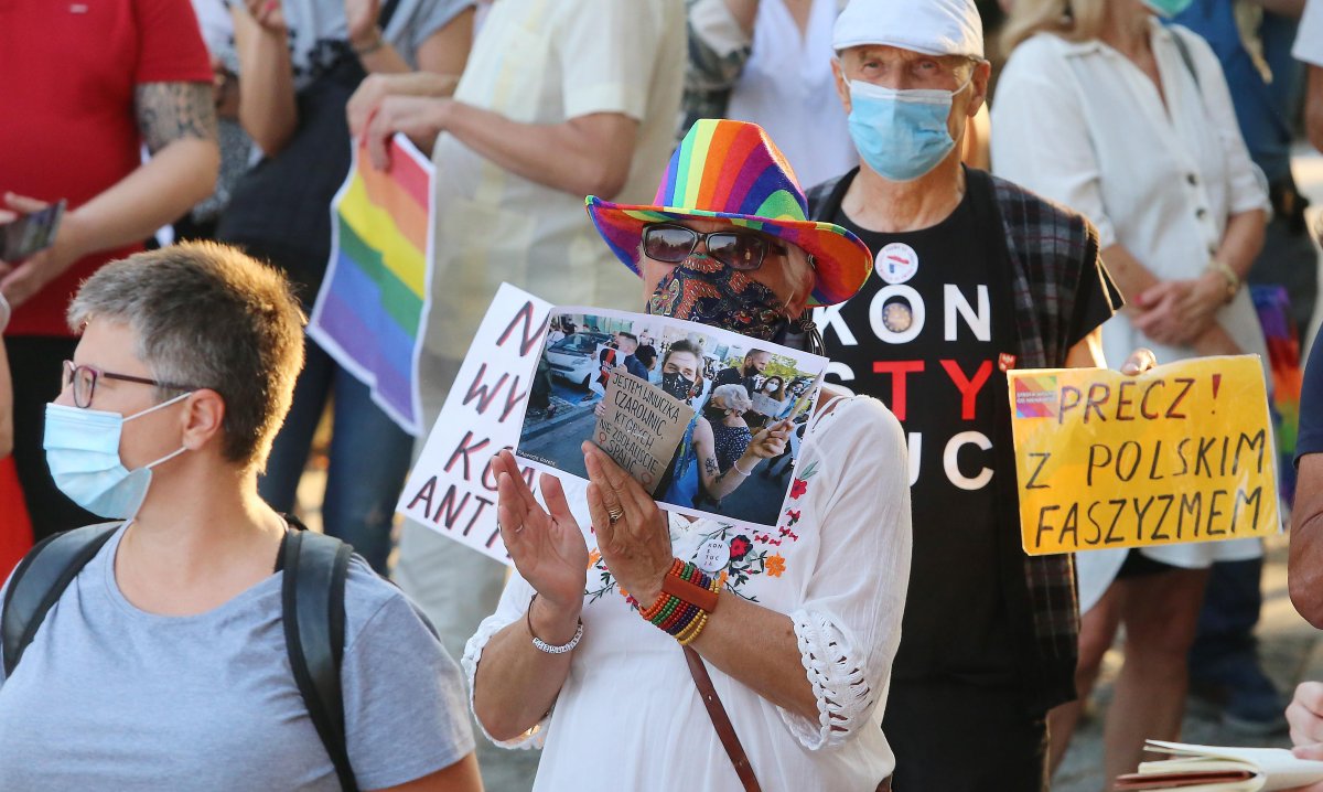 Strategia równości LGBTIQ+. Walka o prawa czy kaganiec dla większości?