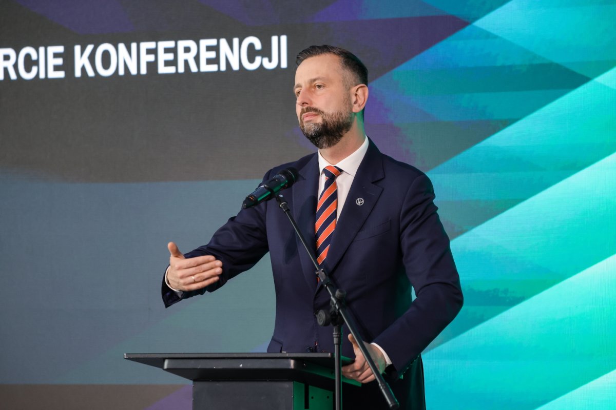Szef MON: kończy się cierpliwość Trumpa do Rosji