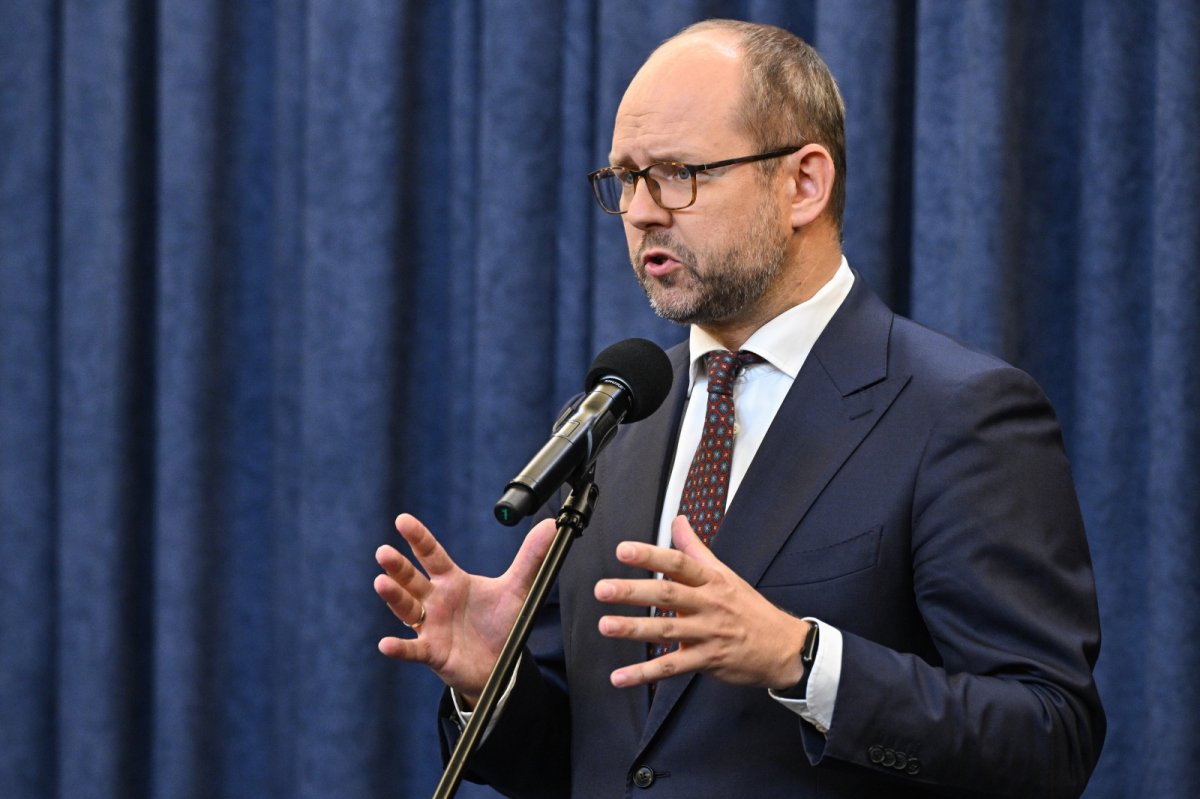 Przydacz: cieszę się z twardych słów Sikorskiego o Rosji