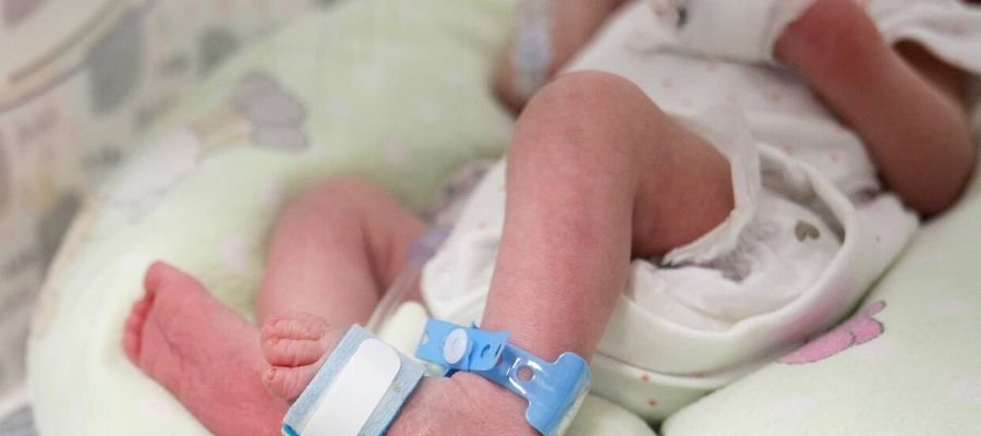 Operacja tuż po narodzeniu. Guz u noworodka miał wielkość jego serca
