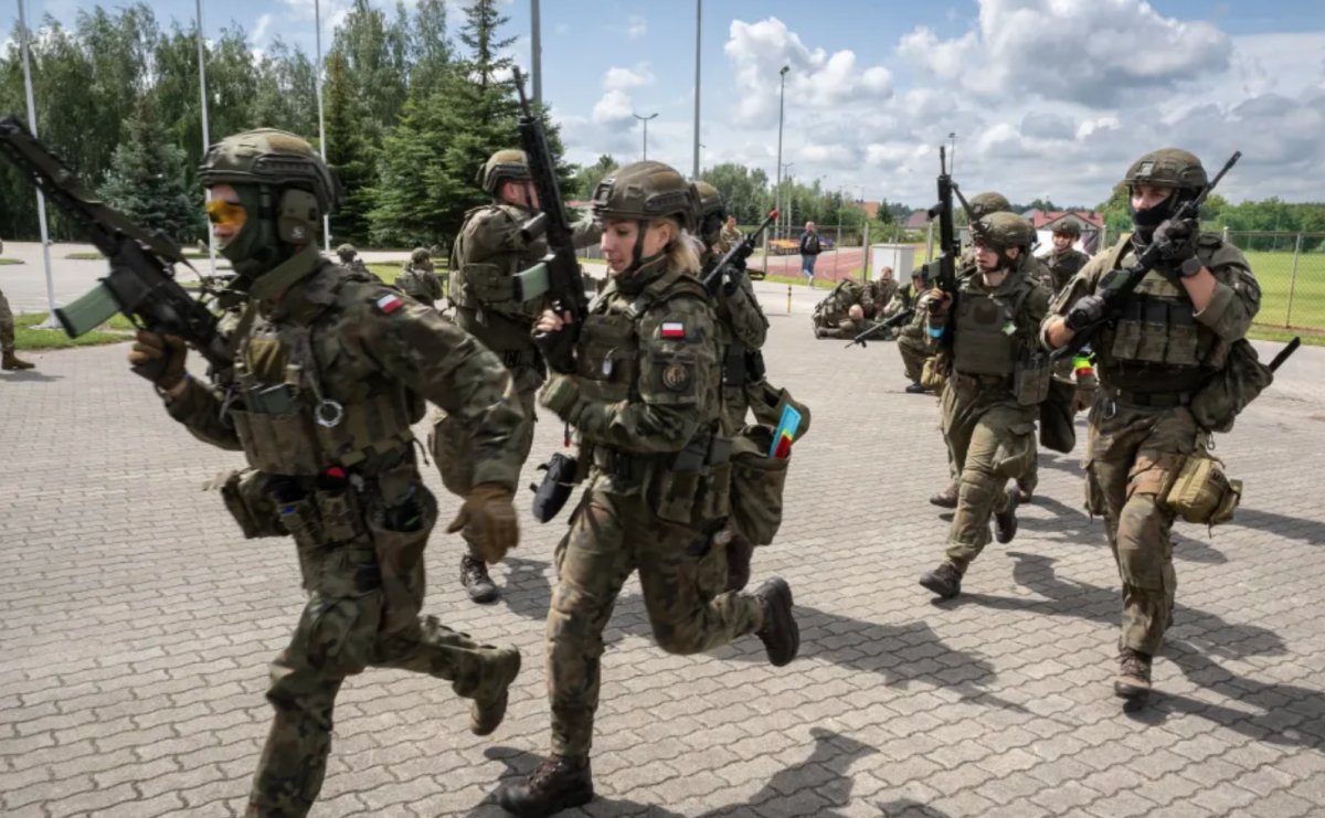 Wojsko zestrzeliło drony nad Polską, władze w kontakcie z NATO