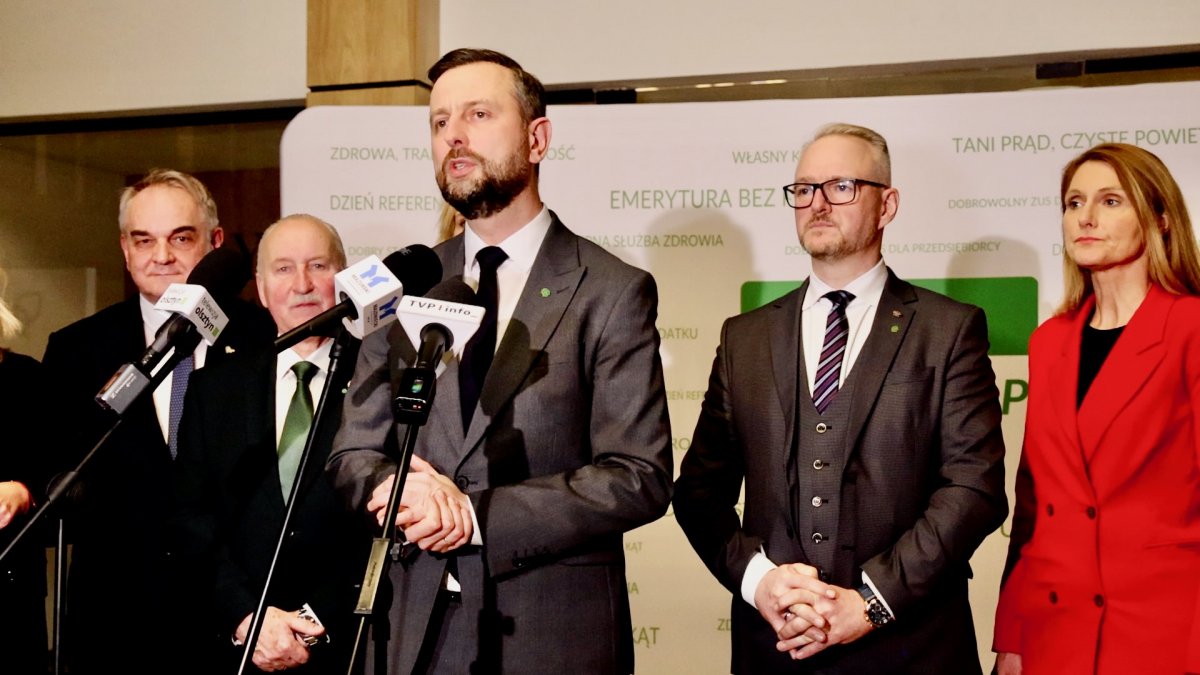 PiS o projekcie budżetu: kompromitacja szefa MON