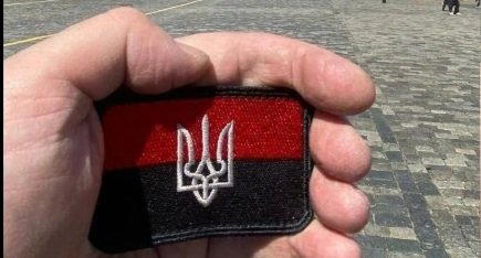 Ukraina straszy Polskę ws. flagi banderowskiej