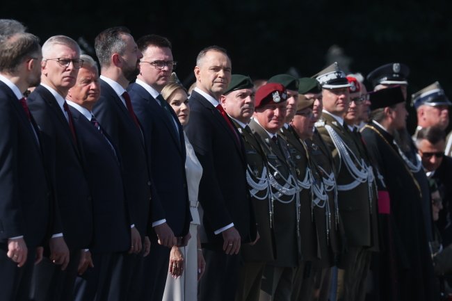 W południe rozpocznie się wojskowa defilada