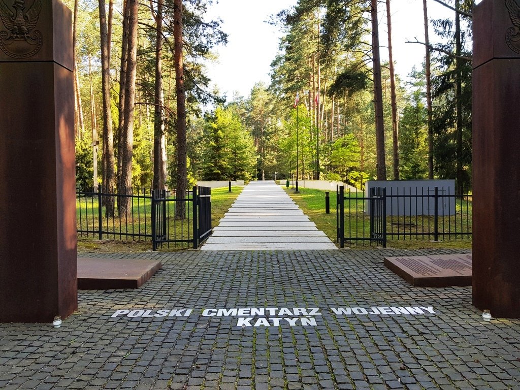 Rosja chce usunąć polskie symbole z Katynia. IPN protestuje