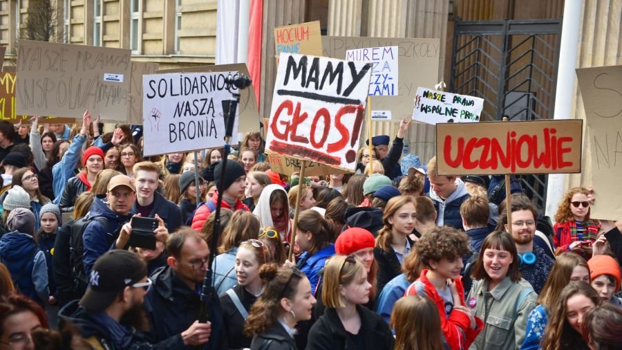 ZNP grozi ogólnopolskim protestem. Chodzi o wypłaty dla nauczycieli 