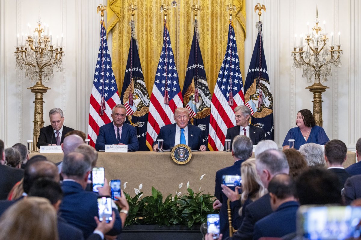 Trump chce dominacji w AI. Czy świat pójdzie za USA, czy wybierze własną drogę?