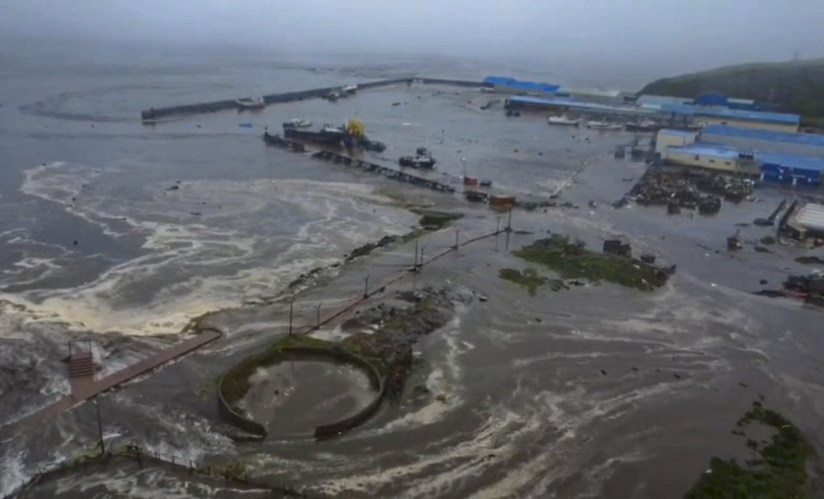 Potężne tsunami uderza w Wyspy Kurylskie po trzęsieniu ziemi na Kamczatce