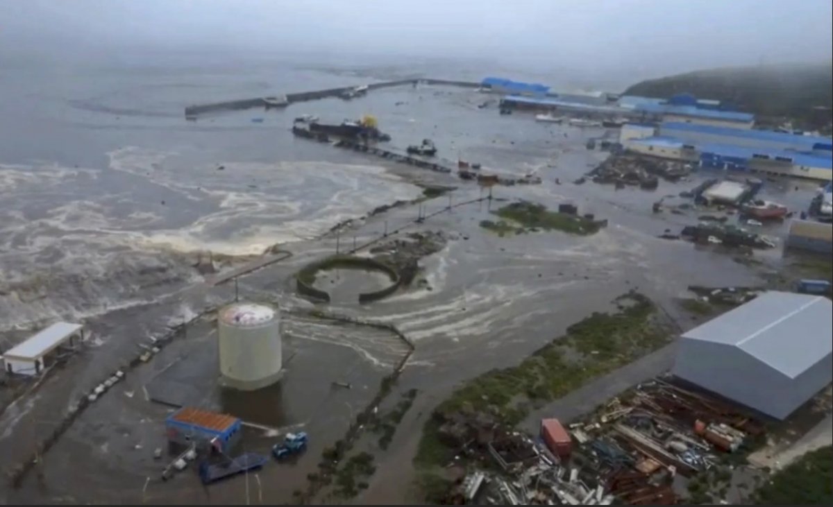 Fale tsunami uderzyły. To następstwo trzęsienia ziemi w Rosji

