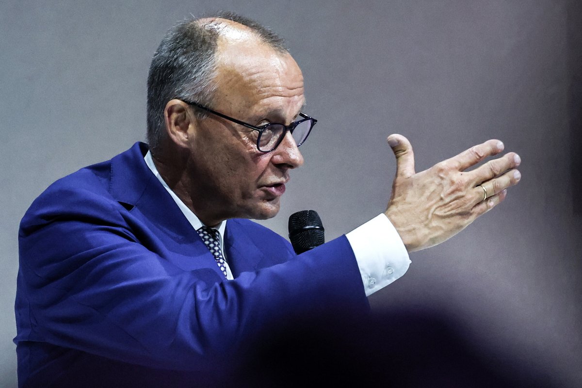 Spada poparcie dla kanclerza Merza