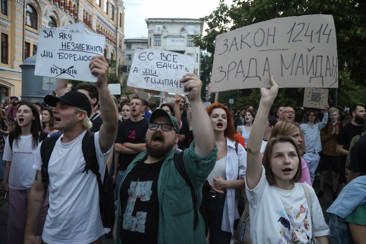 Tysiące na ulicach Kijowa. Boją się powrotu starego systemu