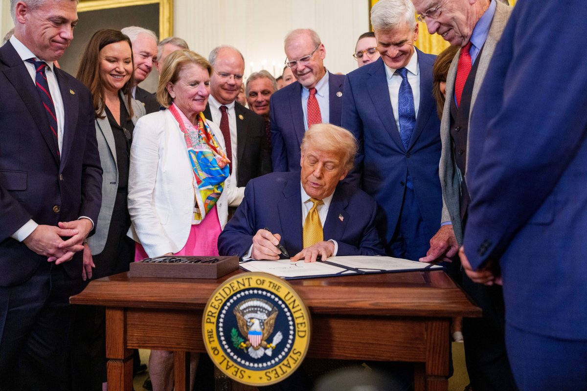 Trump zaostrza kary za fentanyl: 10 lat więzienia za 100 gramów