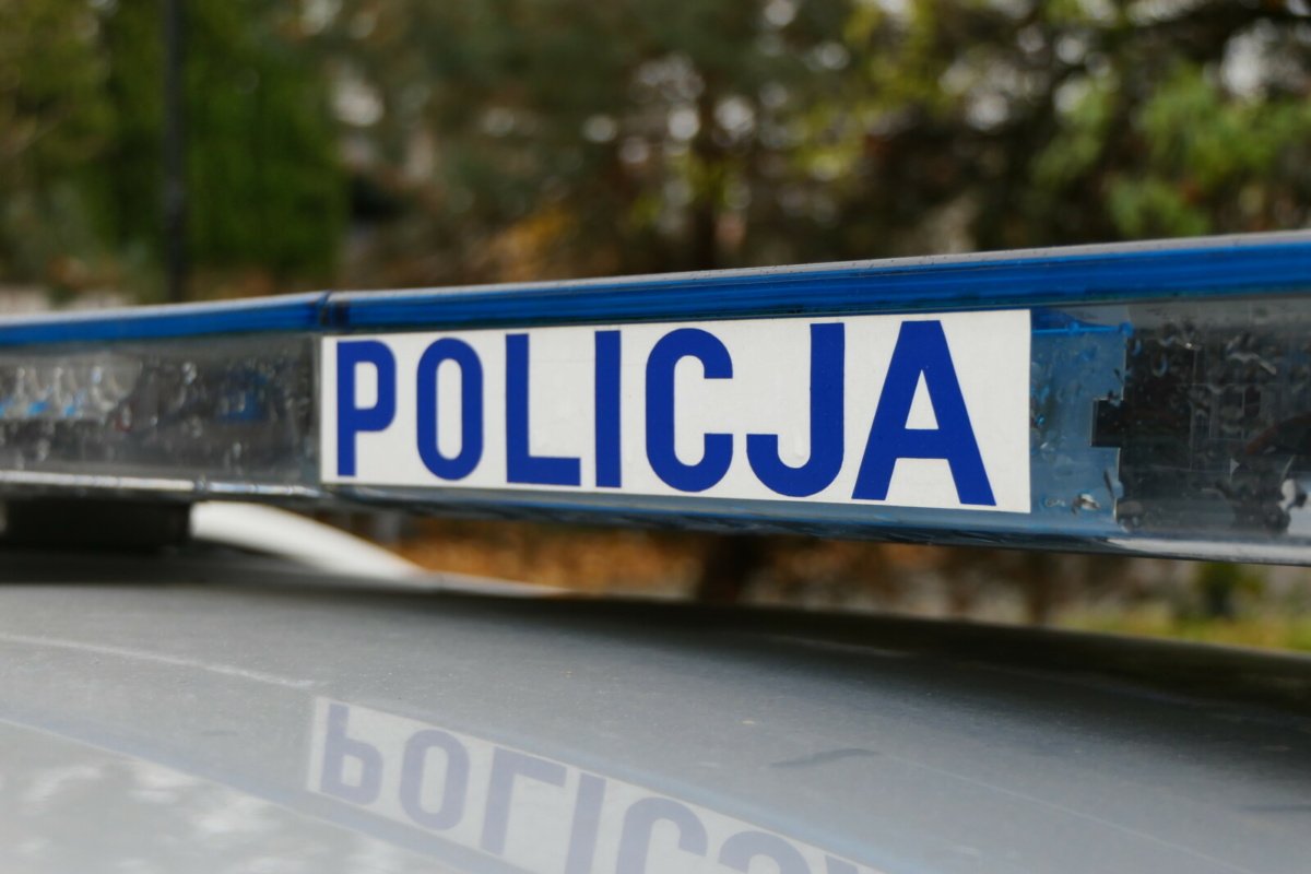 Seniorka wjechała w ogródek kawiarniany w centrum miasta
