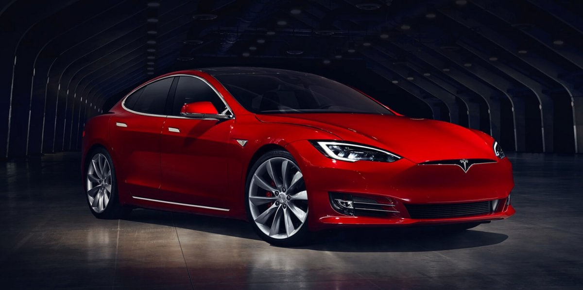 Tesla traci klientów. Poparcie Muska dla Trumpa uderza w wizerunek firmy