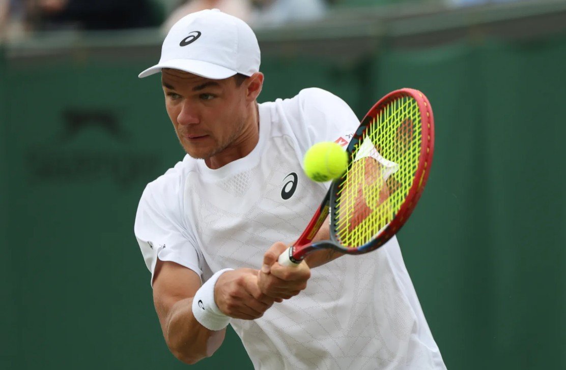 Wimbledon. Majchrzak przegrał z Chaczanowem w 1/8 finału

