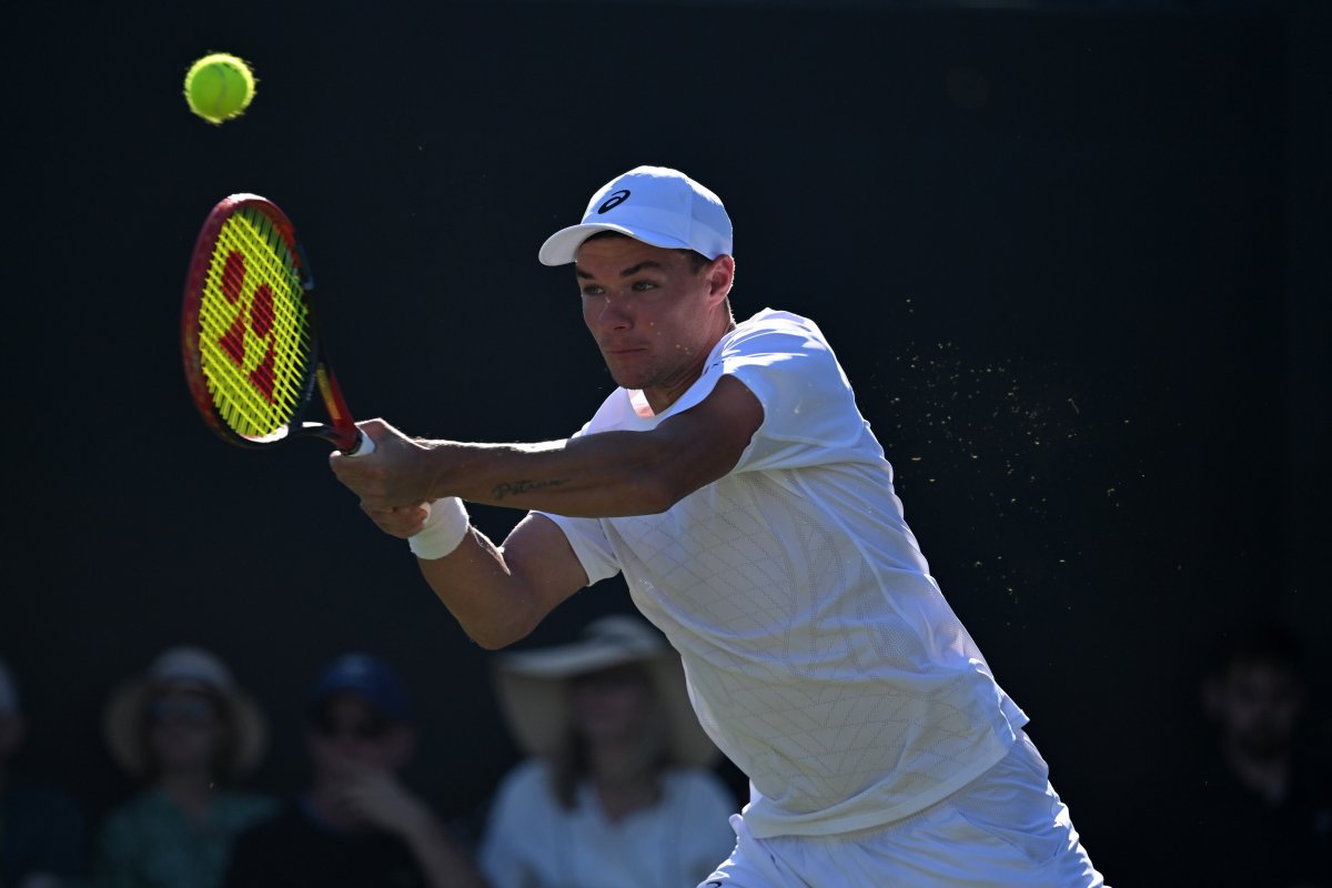 Historyczny awans Majchrzaka! Pokonuje finalistę Wimbledonu