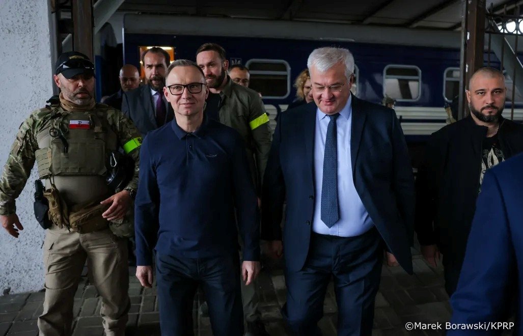 Duda w cieniu wojny. Niespodziewana podróż do Kijowa