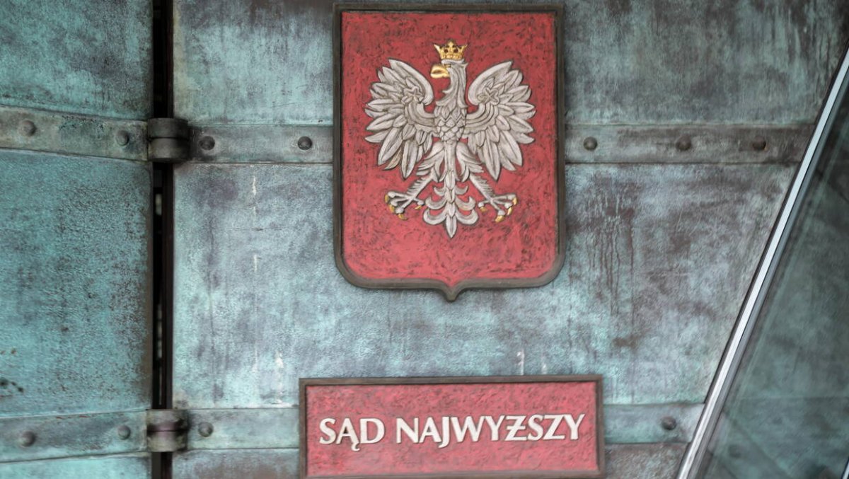 Obecny i byli prezesi TK zabierają głos w sprawie SN. 