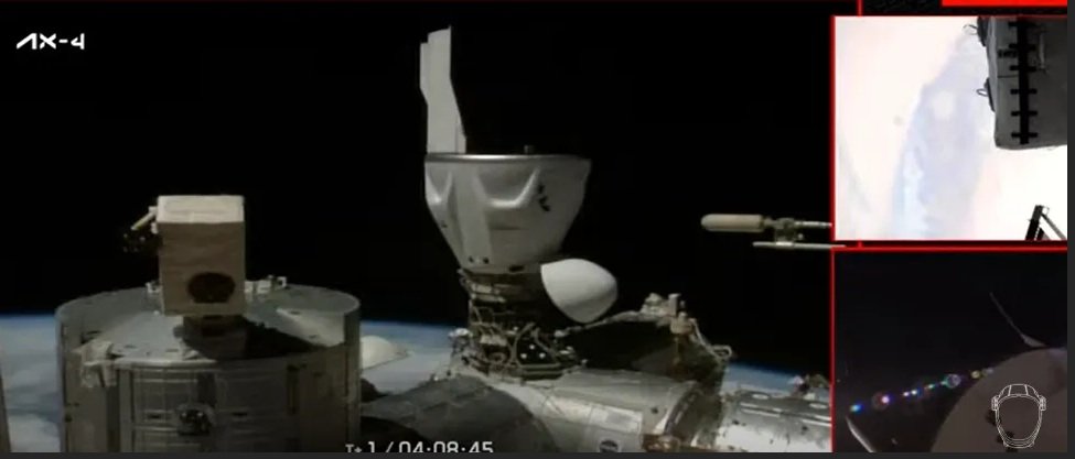 Kapsuła Dragon ze Sławoszem Uznańskim-Wiśniewskim zadokowała na ISS
