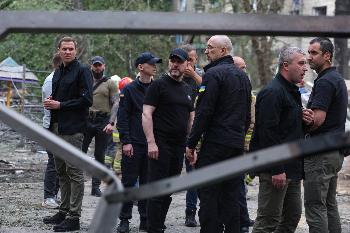 Rosja znów atakuje – 13 ofiar w Kijowie, trwa akcja ratunkowa
