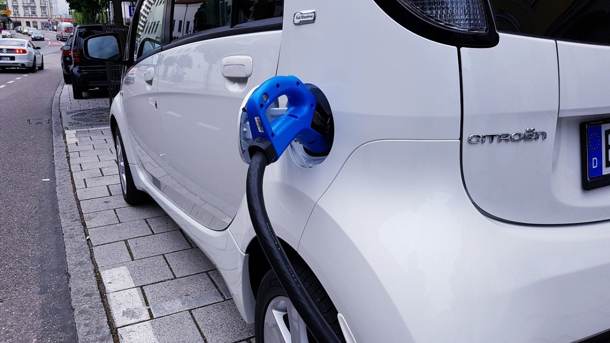 Ile kosztuje ładowanie elektryka w Europie? Polska wśród najdroższych krajów