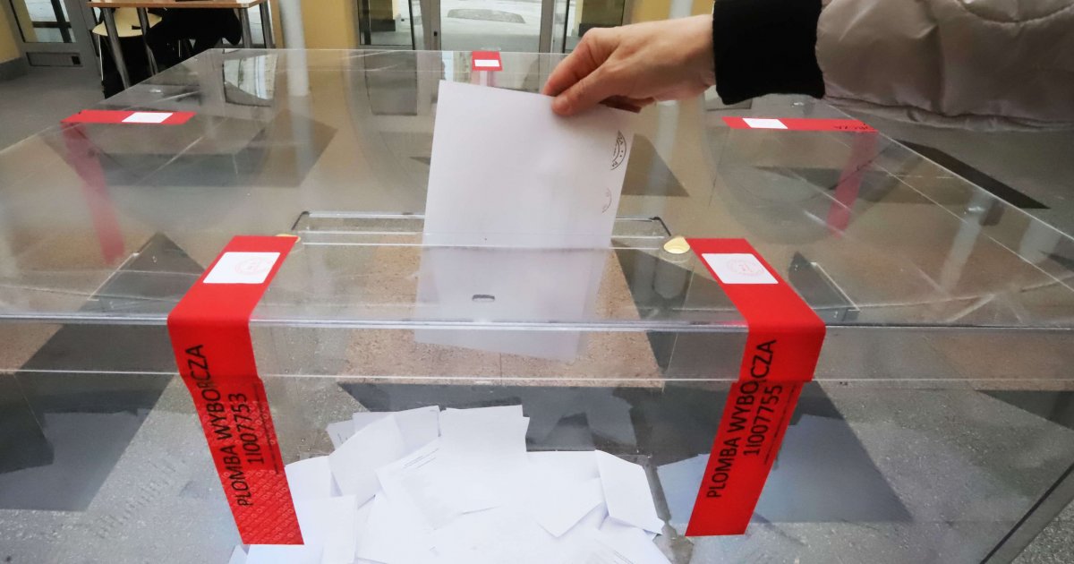 Polacy ruszyli do urn. PKW podała dane o frekwencji na godz. 17