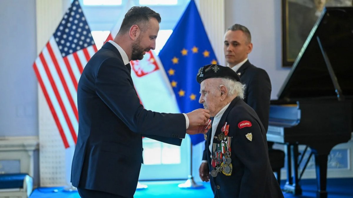 Kosiniak-Kamysz odznaczył 99-letniego weterana spod Monte Cassino