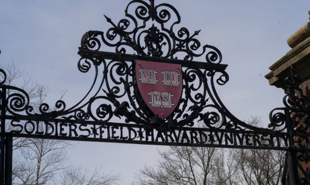 Koniec z zagranicznymi studentami na Harvardzie? 
