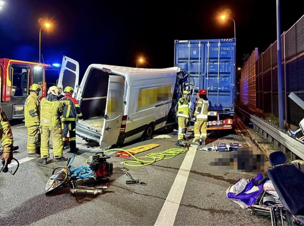Tragiczny wypadek na S2: nie żyje pięć osób, trzy zostały ranne. InPost wydał oświadczenie 