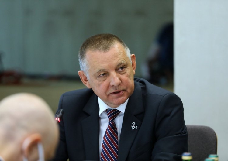 Banaś w kłopotach