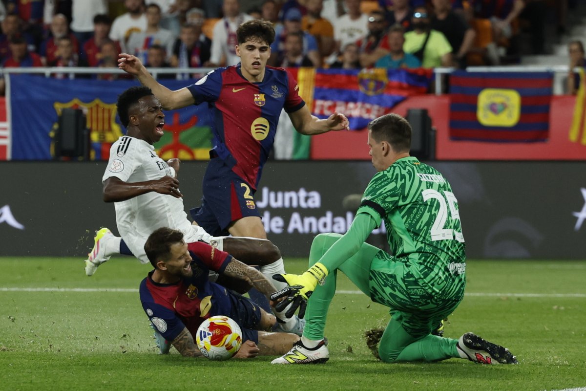 Dogrywka, gole i polski akcent w emocjonującym meczu Inter Mediolan - FC Barcelona