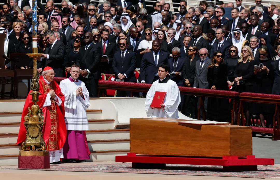 Historyczny hołd dla papieża. Setki delegacji i koronowane głowy żegnają Franciszka