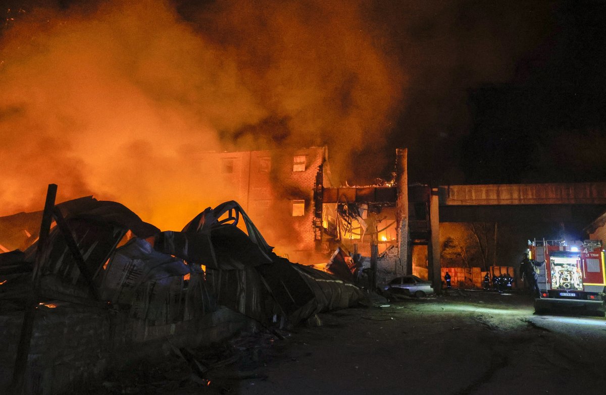 Noc pełna ognia. Zmasowany atak dronowy Rosji na ukraińskie miasta