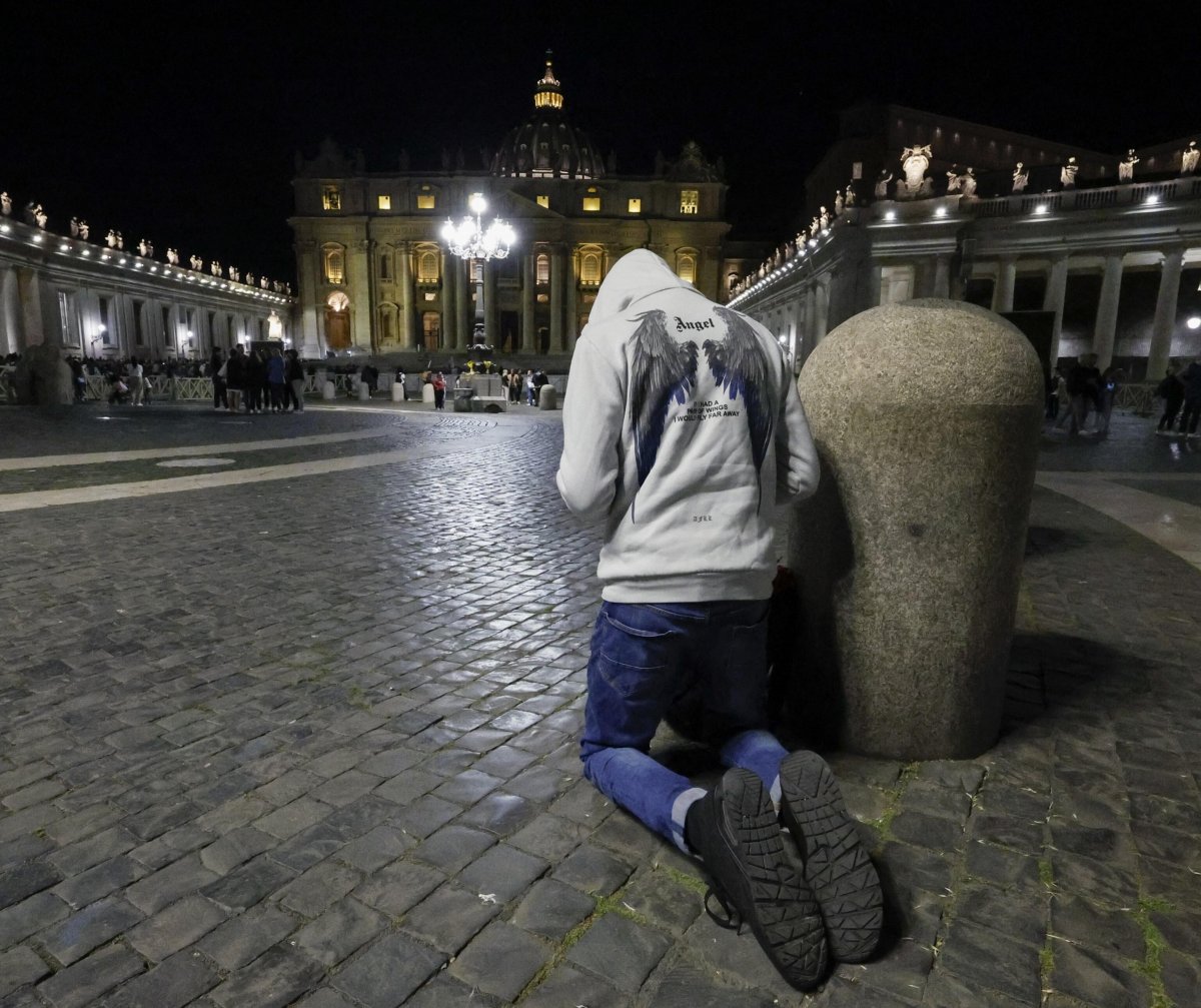 Wieczór modlitwy i wdzięczności. Kościół żegna papieża Franciszka