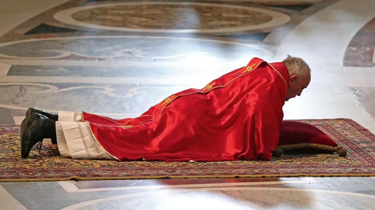 Papieżem nie musi zostać kardynał. Co dalej po śmierci Franciszka?
