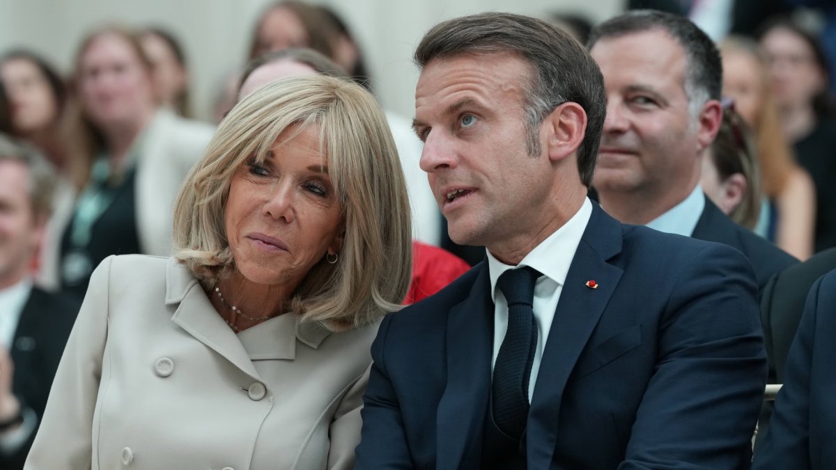Przed sądem stanęło 10 osób oskarżonych o nękanie w sieci Brigitte Macron