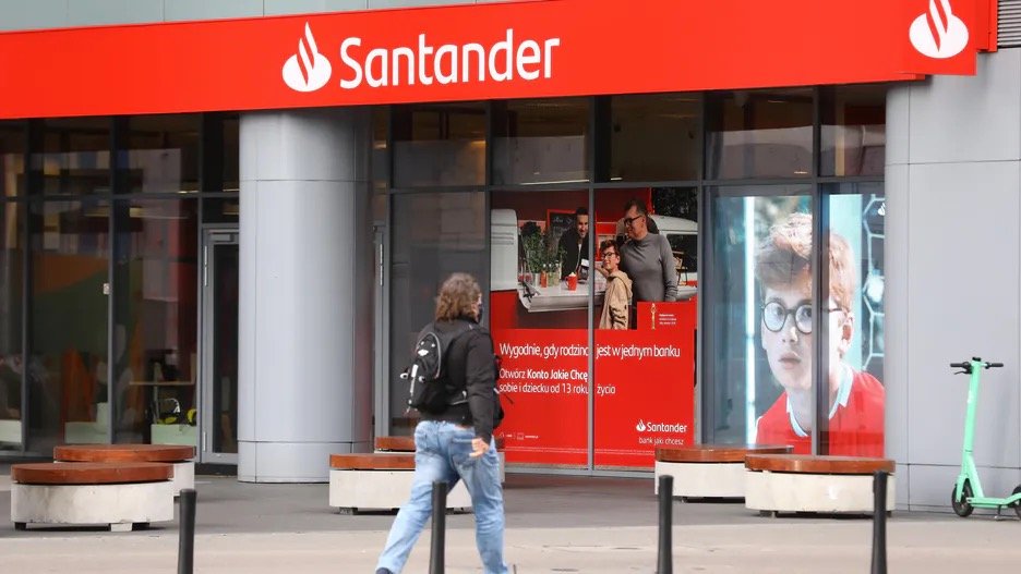 Kradzież z kont klientów banku Santander. Prokuratura podaje kwotę 
