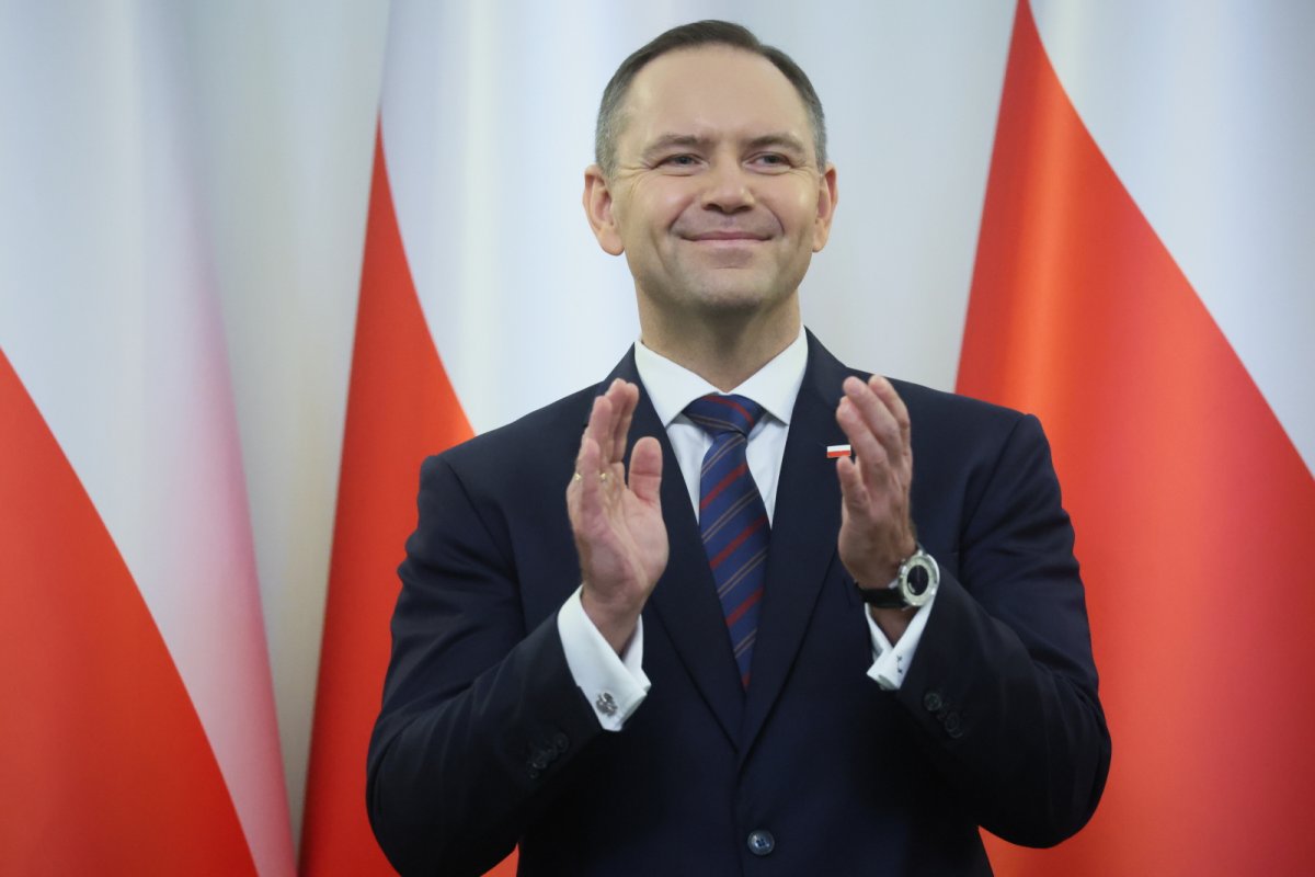 Nawrocki liderem rankingu zaufania. Sondaż CBOS
