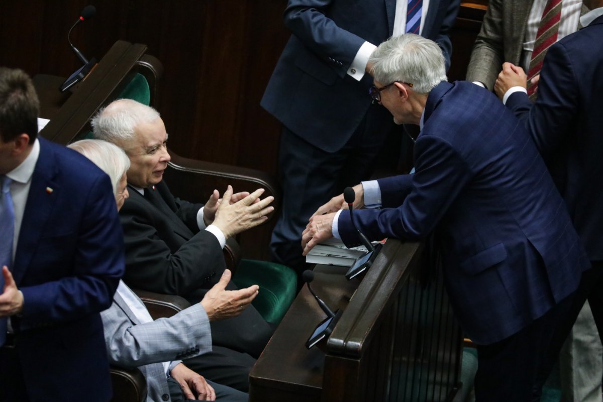 Konfederacja siłą decydującą? Najnowszy sondaż OGB