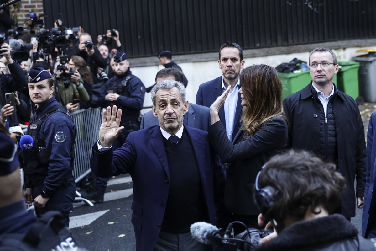 Adwokaci Sarkozy’ego wnioskują o jego zwolnienie z więzienia